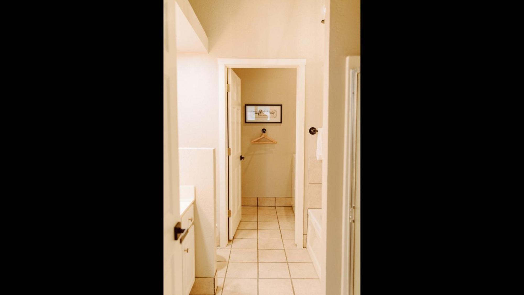 Broken Clock Apartment Springfield Luaran gambar